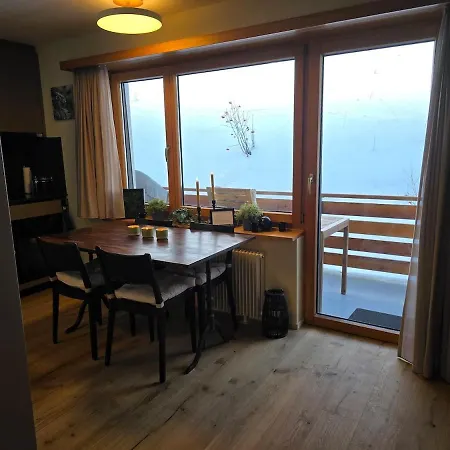 公寓 Gemuetliches Alpen-apartment Fuer 2, Direkt An Der Piste, *